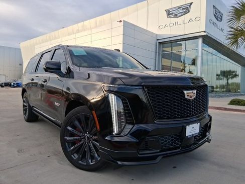 Used 2025 Cadillac Escalade ESV V image 1