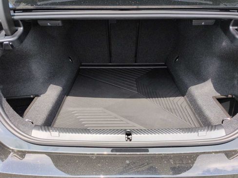 Used 2027 BMW 550e xDrive AWD/4WD image 37