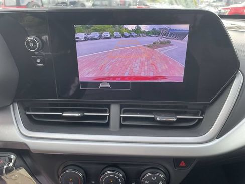 Used 2024 Chevrolet Trax RS FWD image 22