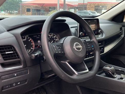 Used 2024 Nissan Rogue SV image 7