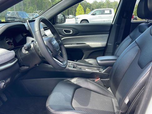 Used 2024 Jeep Compass Latitude AWD/4WD image 13