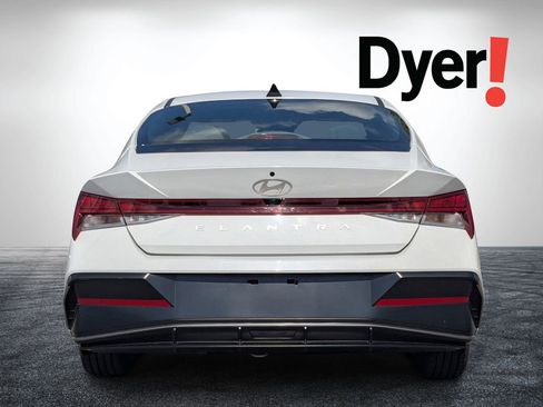 Used 2025 Hyundai Elantra SEL FWD image 5