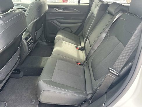 New 2026 Jeep Grand Cherokee Laredo image 9