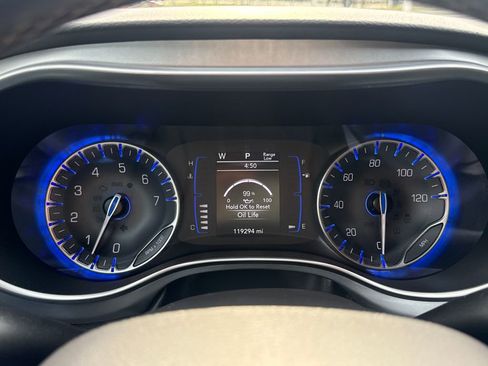 Used 2019 Chrysler Pacifica Touring Plus w/ S Appearance Package FWD image 21
