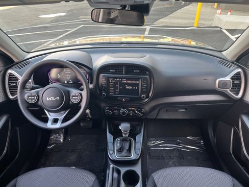 Used 2025 Kia Soul LX w/ LX Technology Package FWD image 33
