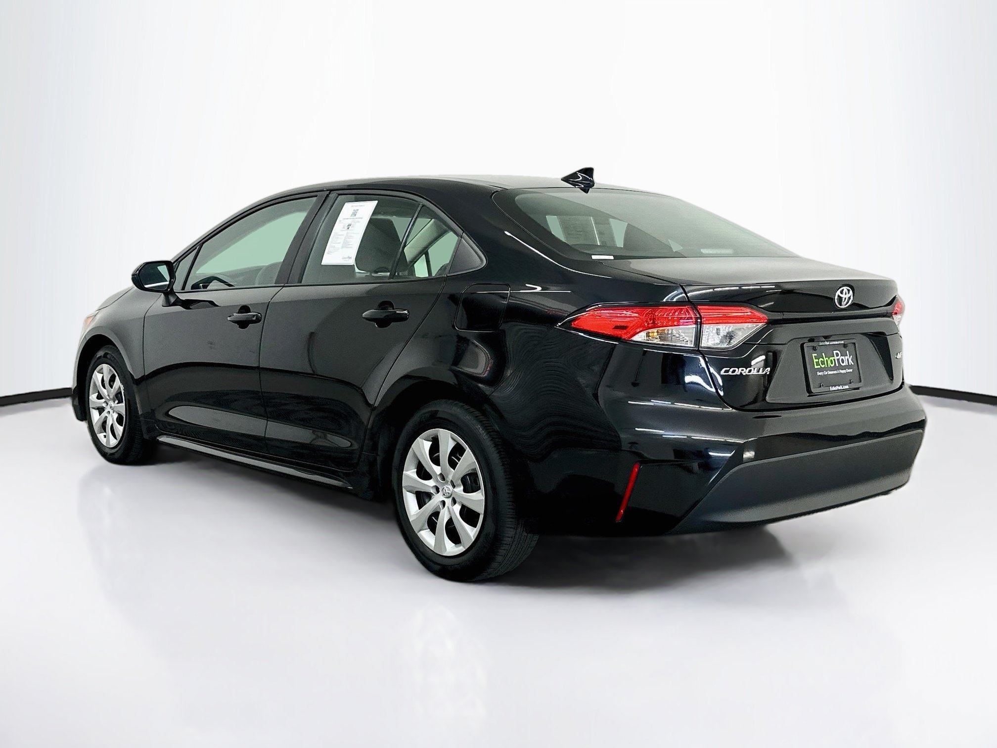 Used 2026 Toyota Corolla LE FWD image 5