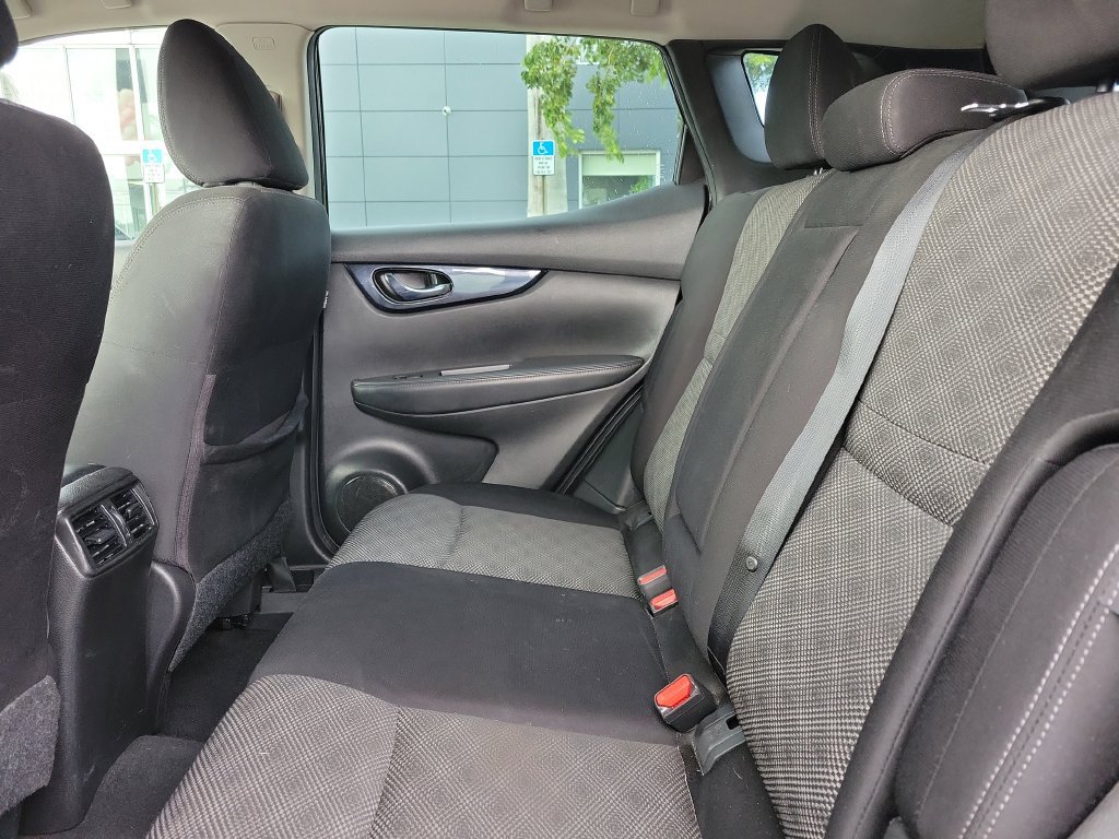 Certified 2020 Nissan Rogue Sport SV FWD image 18