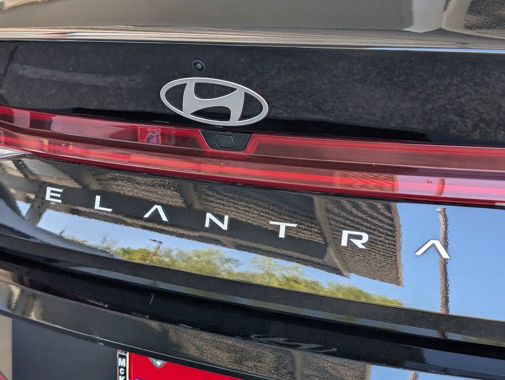 Used 2025 Hyundai Elantra SEL FWD image 32