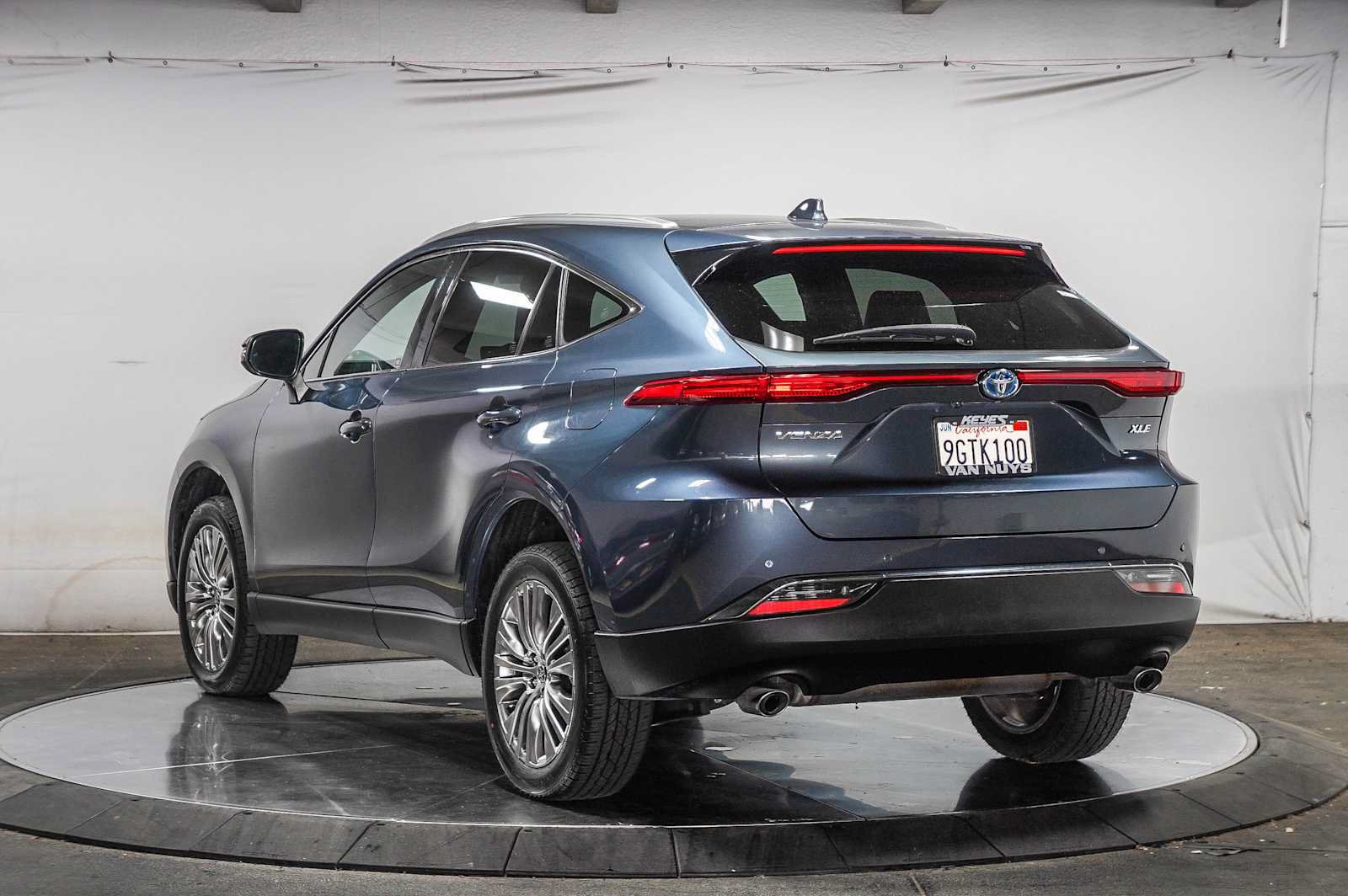 Certified 2023 Toyota Venza XLE AWD/4WD image 3