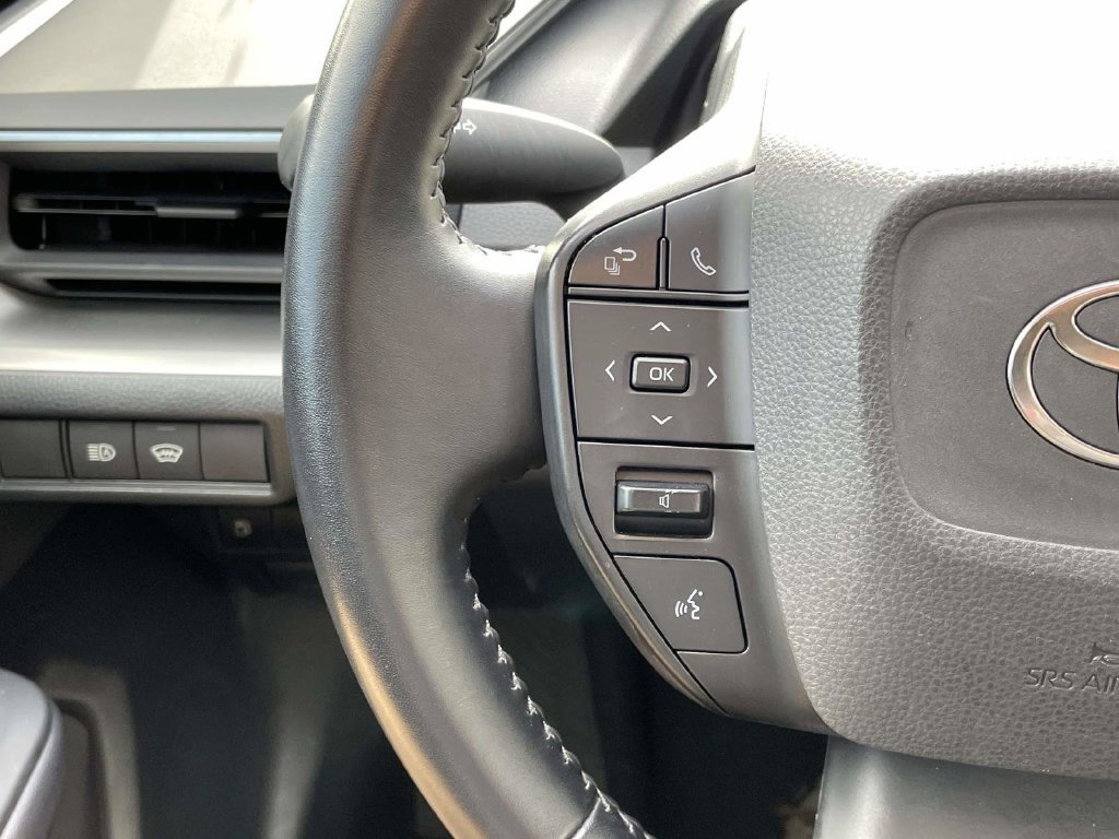 Used 2024 Toyota Prius LE FWD image 22