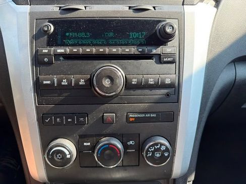 Used 2011 Chevrolet Traverse LT FWD image 17