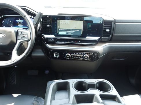 Used 2022 Chevrolet Silverado 1500 LT AWD/4WD image 39