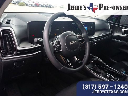 Used 2025 Kia Sorento S image 20
