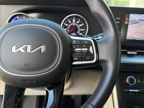 Used 2024 Kia Carnival LX FWD image 34
