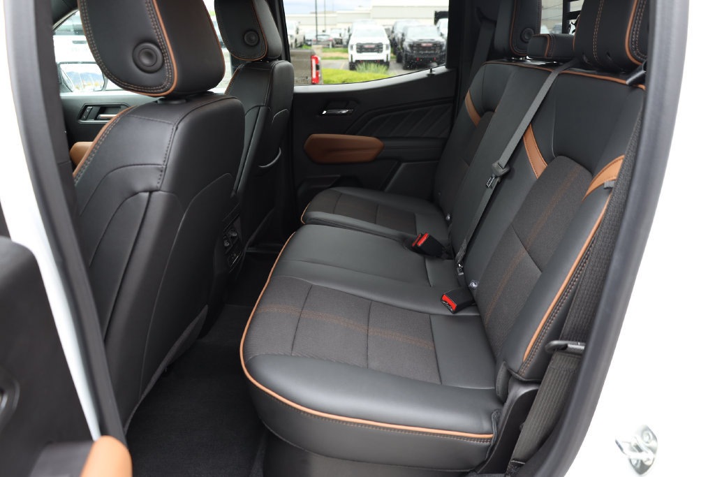 Used 2025 GMC Canyon AT4 w/ Nightfall Edition AWD/4WD image 17