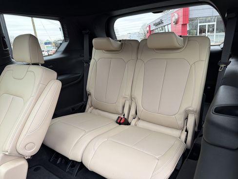 Certified 2025 Jeep Grand Cherokee L Limited w/ Luxury Tech Group II image 11