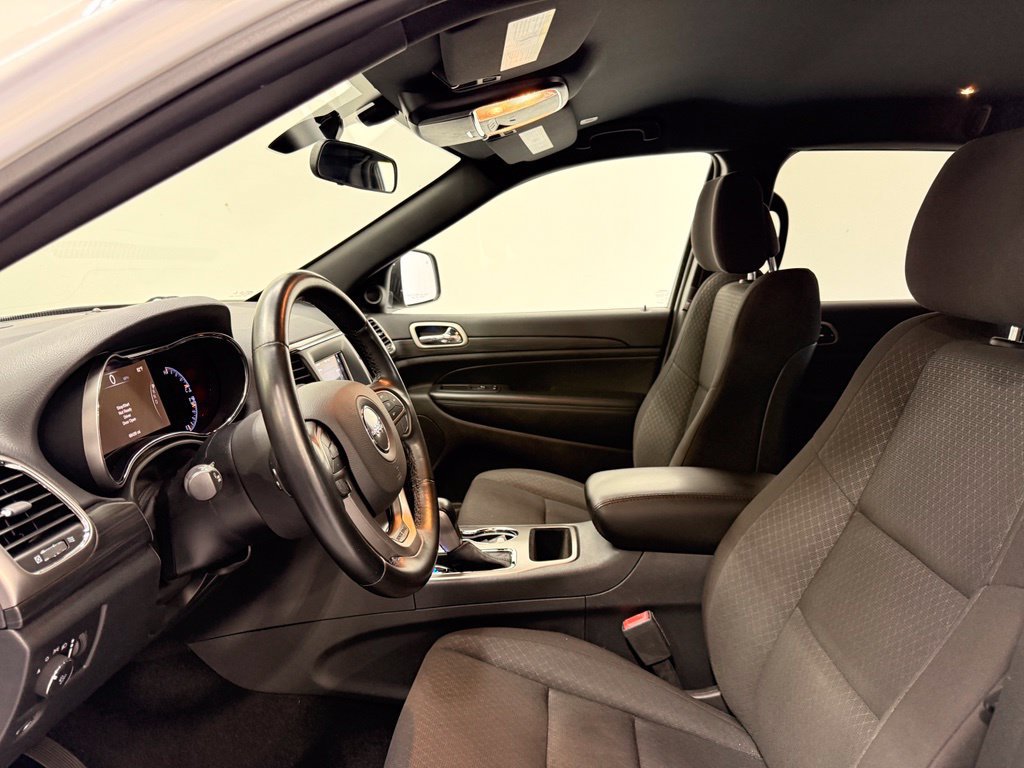 Used 2020 Jeep Grand Cherokee Laredo AWD/4WD image 12