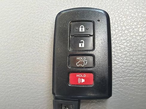 Used 2019 Toyota Highlander XLE AWD/4WD image 26