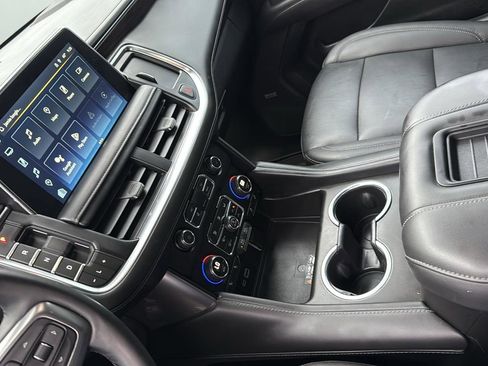 Used 2023 Chevrolet Suburban Z71 w/ Luxury Package image 21