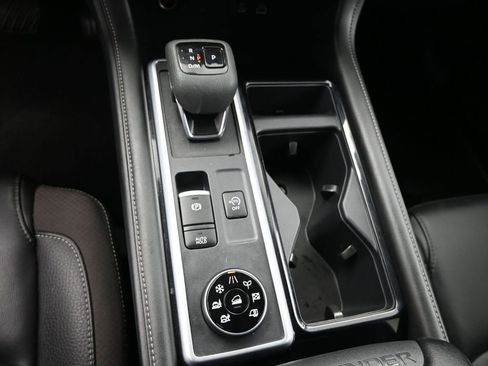 Used 2024 Nissan Pathfinder SL image 22