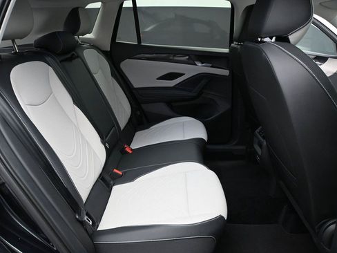 Used 2025 Volkswagen Tiguan SE AWD/4WD image 20