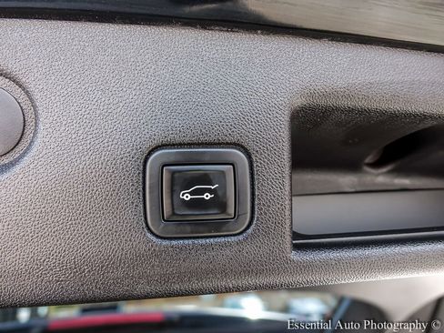 Used 2020 Chevrolet Equinox LT w/ Driver Convenience Package image 20