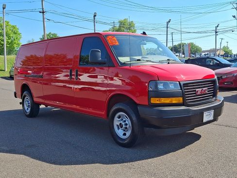 Used 2024 GMC Savana 3500 Extended RWD image 3