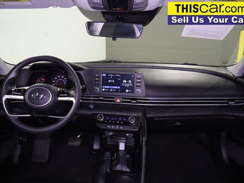 Used 2022 Hyundai Elantra SEL FWD image 18