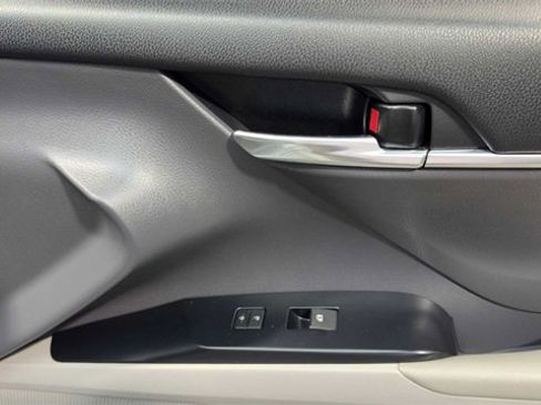 Used 2019 Toyota Camry SE image 14