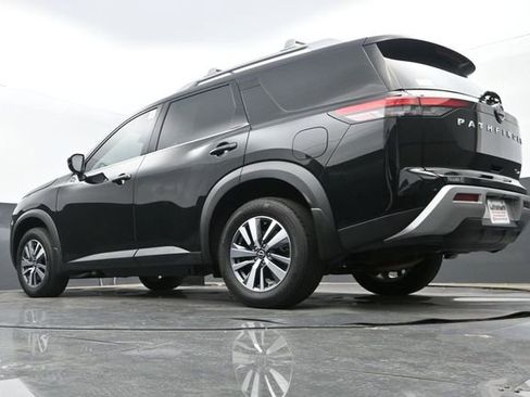 Used 2025 Nissan Pathfinder SL AWD/4WD image 27