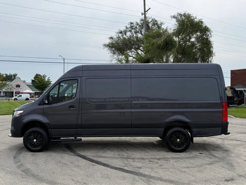 Used 2021 Freightliner Sprinter 2500 AWD/4WD image 6