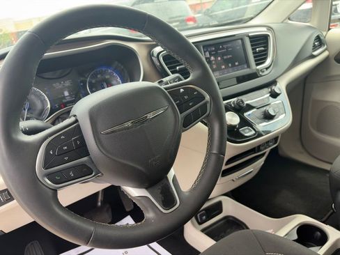 Used 2023 Chrysler Voyager LX FWD image 18