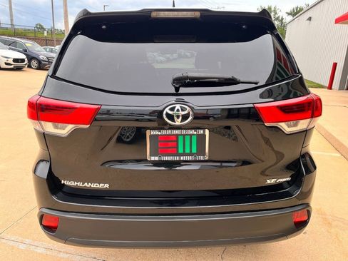 Used 2018 Toyota Highlander SE AWD/4WD image 4