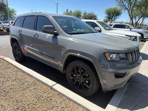 Used 2021 Jeep Grand Cherokee Laredo X RWD image 3