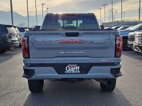 Used 2025 GMC Sierra 2500 AT4 image 4