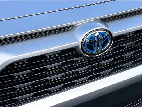 Used 2024 Toyota RAV4 LE image 33