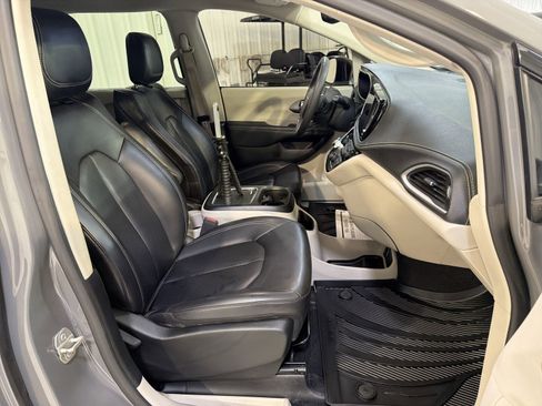 Used 2023 Chrysler Pacifica Touring-L w/ Road Tripper Package FWD image 28