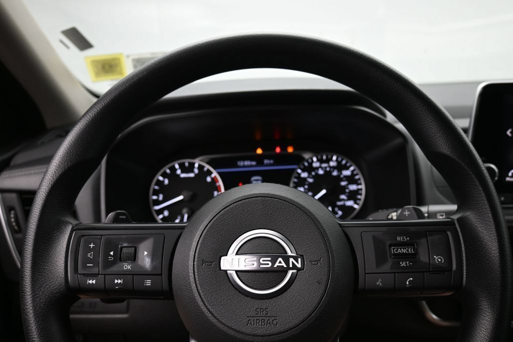 Used 2024 Nissan Rogue S AWD/4WD image 13