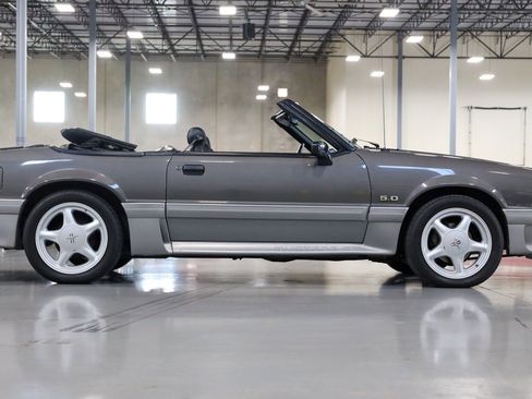 Used 1990 Ford Mustang GT RWD image 32