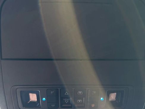 Used 2020 Ford Explorer Platinum w/ Premium Technology Package image 36