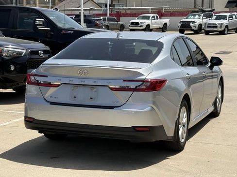 Used 2025 Toyota Camry LE w/ Convenience Package FWD image 4
