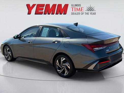Used 2025 Hyundai Elantra Limited FWD image 9