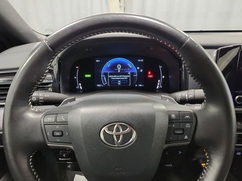 Used 2025 Toyota Camry SE image 14