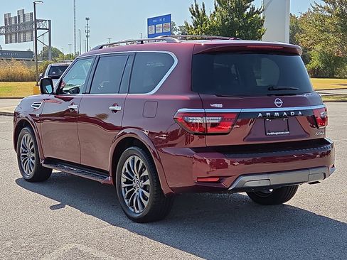 Used 2022 Nissan Armada Platinum w/ Captain's Chairs Package AWD/4WD image 4