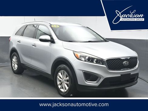 Used 2016 Kia Sorento LX image 1