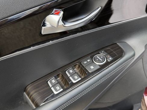 Used 2019 Kia Sorento S image 22