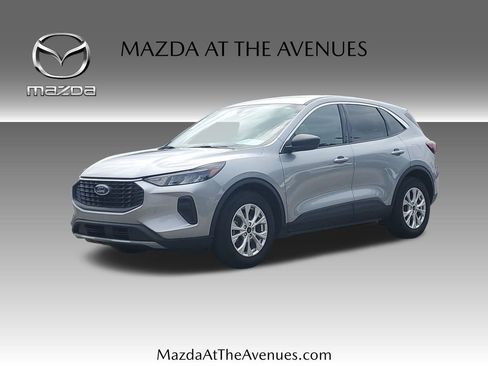 Used 2023 Ford Escape Active image 1