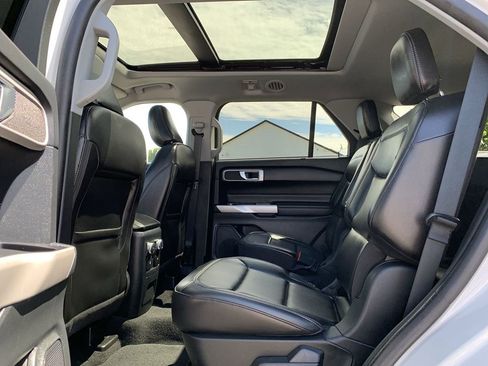 Used 2022 Ford Explorer XLT w/ Equipment Group 202A image 28