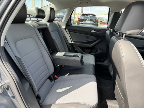 Used 2025 Volkswagen Jetta SE w/ Sunroof Package FWD image 34