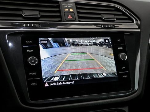 Certified 2024 Volkswagen Tiguan SE image 20